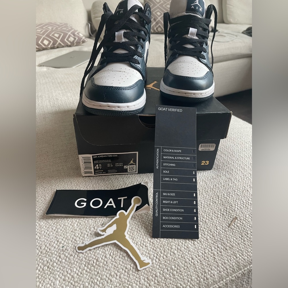 Jordan 1 Mid Armory Navy 4.5Y BNIB